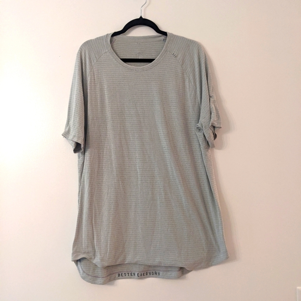 Lululemon Men's Better Everyday Tee Shirt Grey
